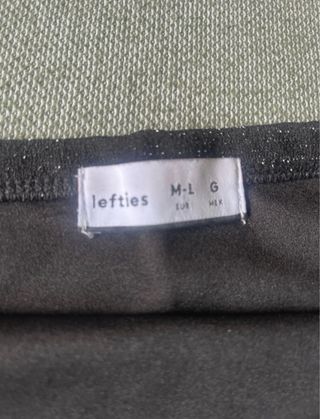 Top banda negro con purpurina plateada.