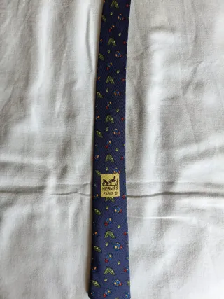 Corbata Hermès azul con estampado