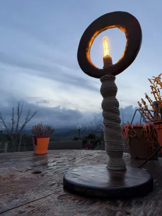 Lampada design legno e corda fatta a mano