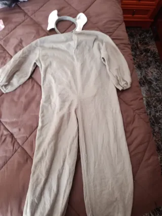 Disfraz de elefante con orejas y cola