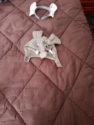 Disfraz de elefante con orejas y cola
