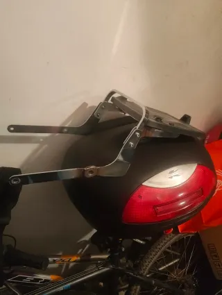 Baúl Kappa Suzuki Marauder 48L Negro/Rojo