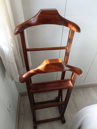 PERCHERO GALAN DE NOCHE EN MADERA