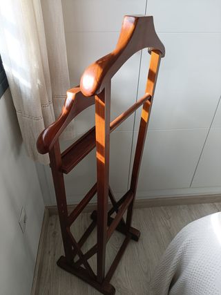 PERCHERO GALAN DE NOCHE EN MADERA