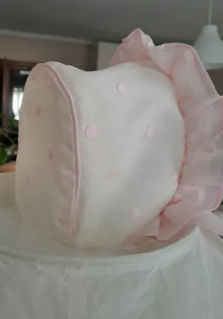 FALDÓN CON CAPOTA Y CUBRE PAÑAL