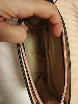 Bolso Lacoste rosa y negro