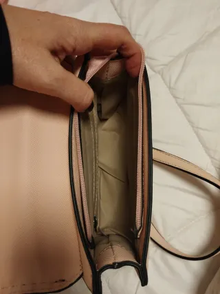 Bolso Lacoste rosa y negro