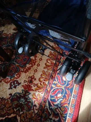 Silla de paseo azul con estrellas