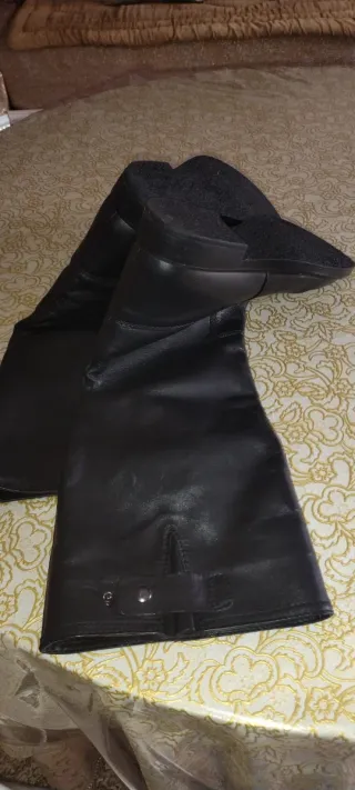 Botas altas de cuero negras