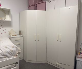 Ropero rinconera blanco.