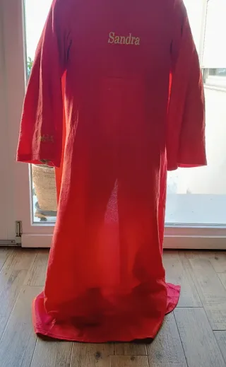 Manta Snug~Rug con bolsillo. Bordado con Sandra