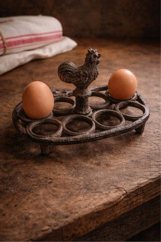 Huevera de forja antigua francesa