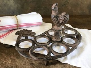 Huevera de forja antigua francesa