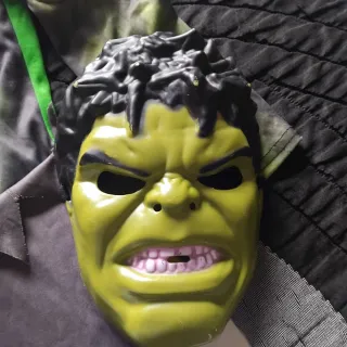 Disfraz y máscara de Hulk niño. Largo 95 cm