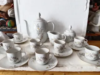 Servizio tazzine porcellana oro e bianco