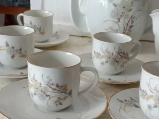 Servizio tazzine porcellana oro e bianco