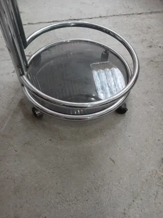 Mesa auxiliar redonda cristal y metal