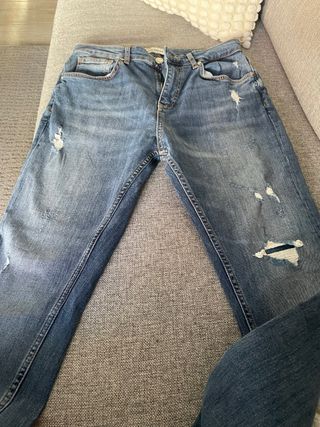 Pantalón vaquero hombre desgastado