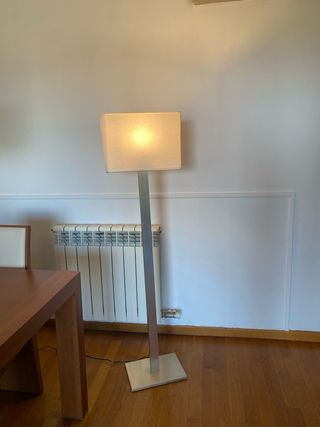 Lámpara de pie IKEA TOMELILLA niquelada