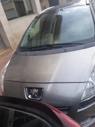 Peugeot 5008 2013