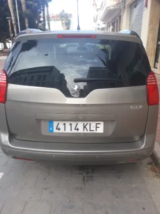 Peugeot 5008 2013