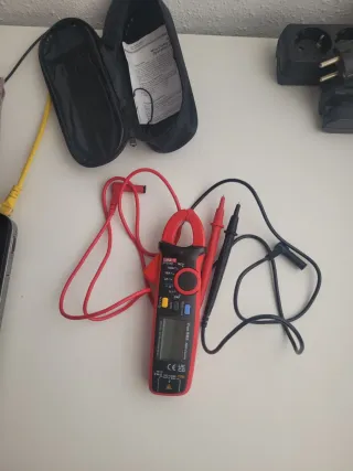 UNI-T UT210E Pinza Amperimétrica True RMS AC/DC