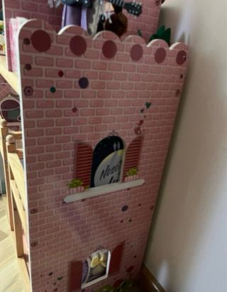 Casa de muñecas de madera