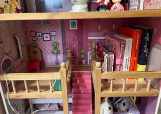 Casa de muñecas de madera