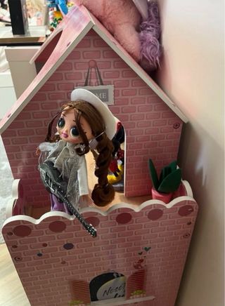 Casa de muñecas de madera