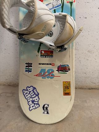 Tabla de Snow Nidecker con Fijaciones Burton