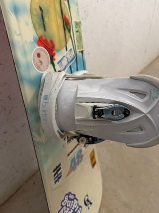 Tabla de Snow Nidecker con Fijaciones Burton