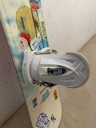 Tabla de Snow Nidecker con Fijaciones Burton