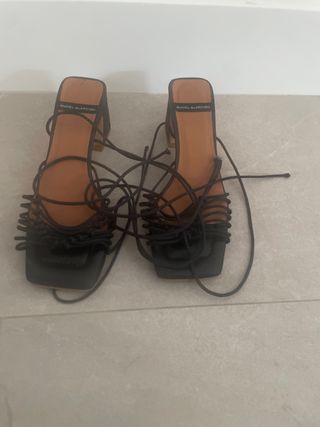 Sandalias Angel Alarcon Piel Tacón Medio Negras