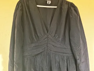 Vestido negro satinado