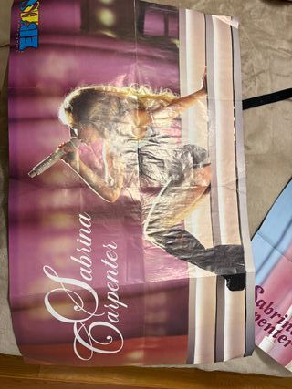 2 Pósters Gigantes Sabrina Carpenter