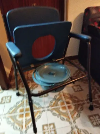 Silla con orinal para mayores