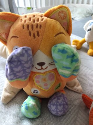 Peluche gato interactivo