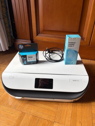Stampante multifunzione HP Envy 5032 + Cartuccia d'inchiostro 304