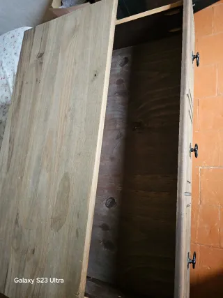 Cajonera de madera rústica