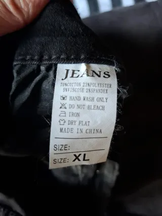 Jeans neri elasticizzati zampa