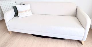 Sofá blanco de tela