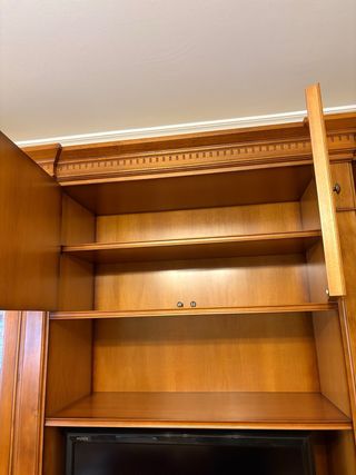 Mueble de salón madera y cristal