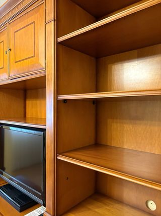 Mueble de salón madera y cristal