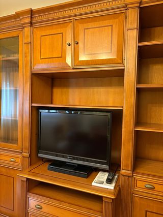 Mueble de salón madera y cristal