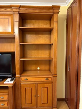 Mueble de salón madera y cristal