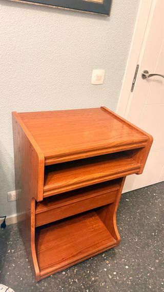 Mesa de estudio/ordenador. Escritorio con ruedas.