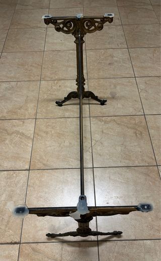 Mesa de hierro estilo bar