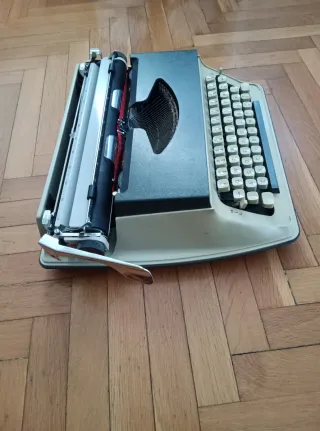 Máquina de escribir CROWN vintage