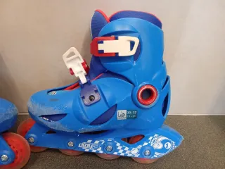 Patines en línea azules para niños