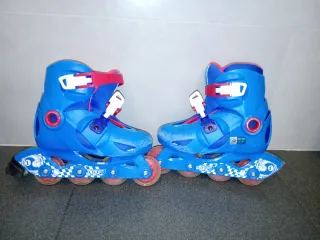 Patines en línea azules para niños